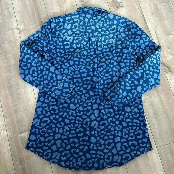 NEW G.I.L.I. Printed Denim Button Front Top Animal Print Spots Sz S - Picture 9 of 9